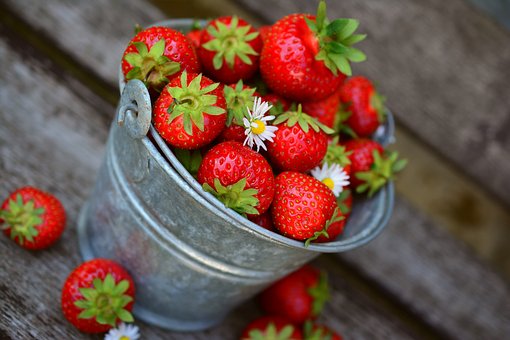 strawberries-3431122__340